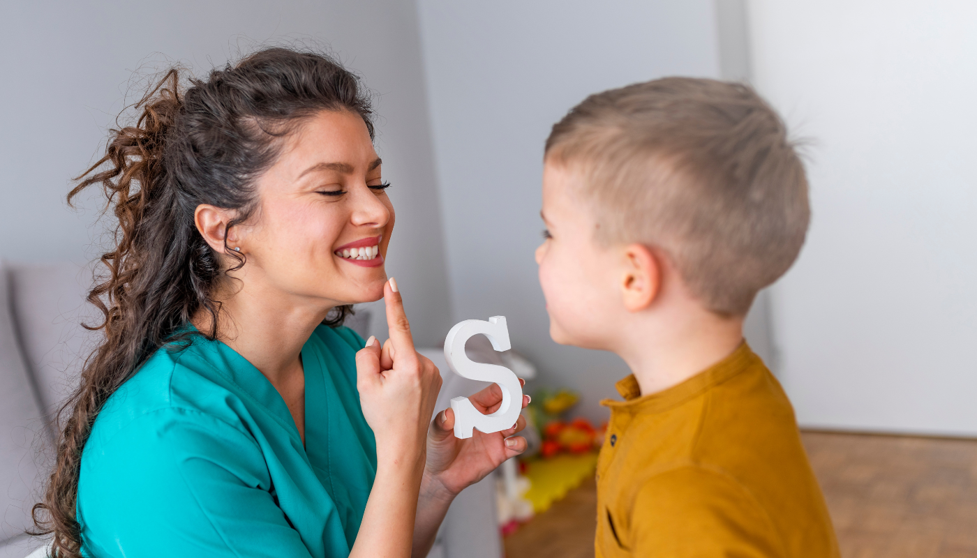 <span id="hs_cos_wrapper_name" class="hs_cos_wrapper hs_cos_wrapper_meta_field hs_cos_wrapper_type_text" style="" data-hs-cos-general-type="meta_field" data-hs-cos-type="text" >Orthophoniste : quels équipements pour son cabinet et comment les financer ?</span>